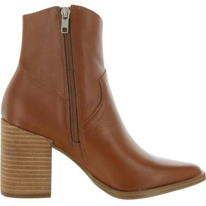 Brown leather Steve Madden booties.